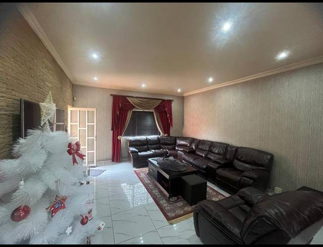 2 BEDROOM HOUSE FOR SALE IN MALVERN